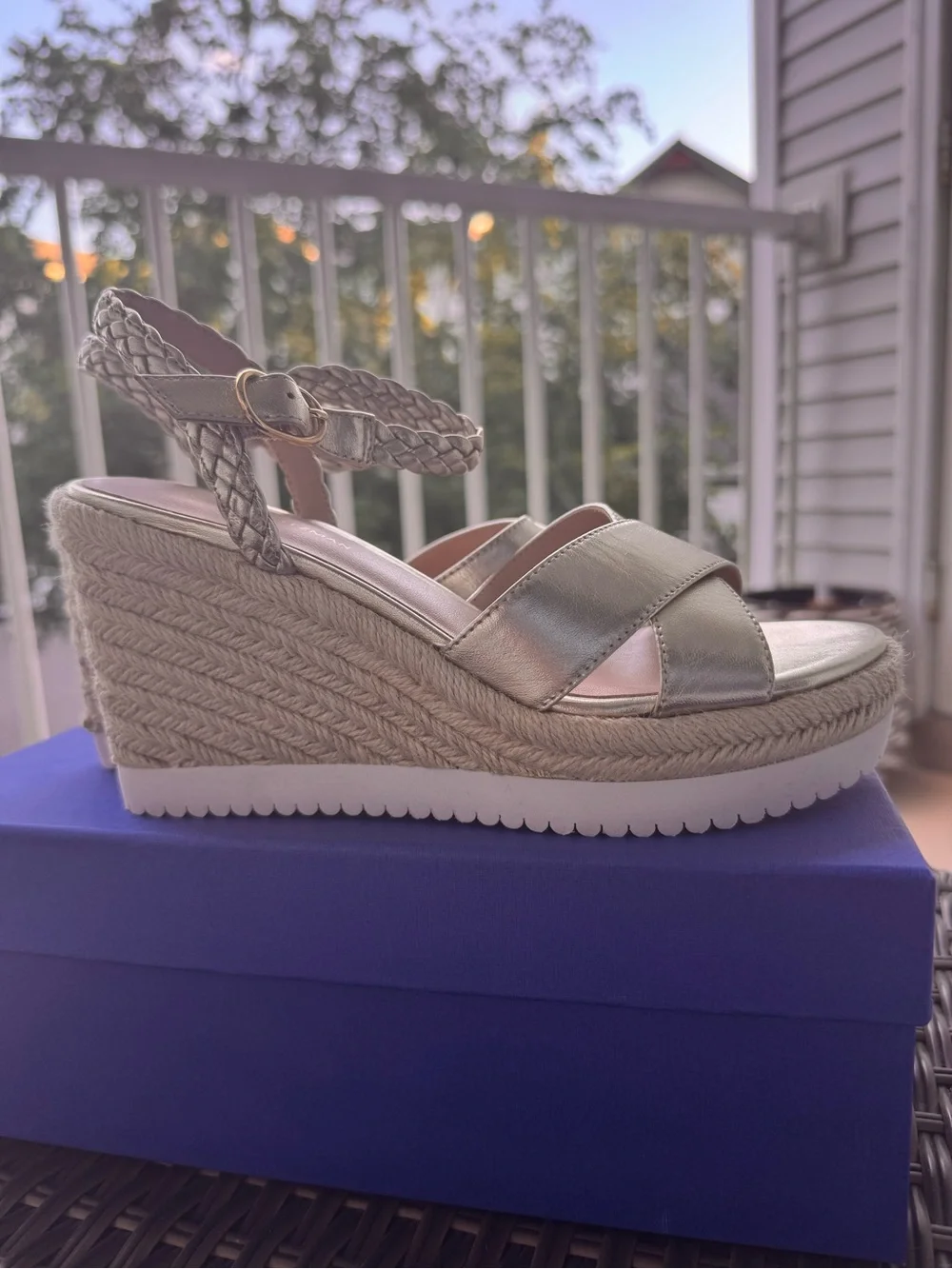 Stuart Weitzman Woven Espadrille Wedge Sandals in Metallic Gold size 36 - Picture 3 of 6